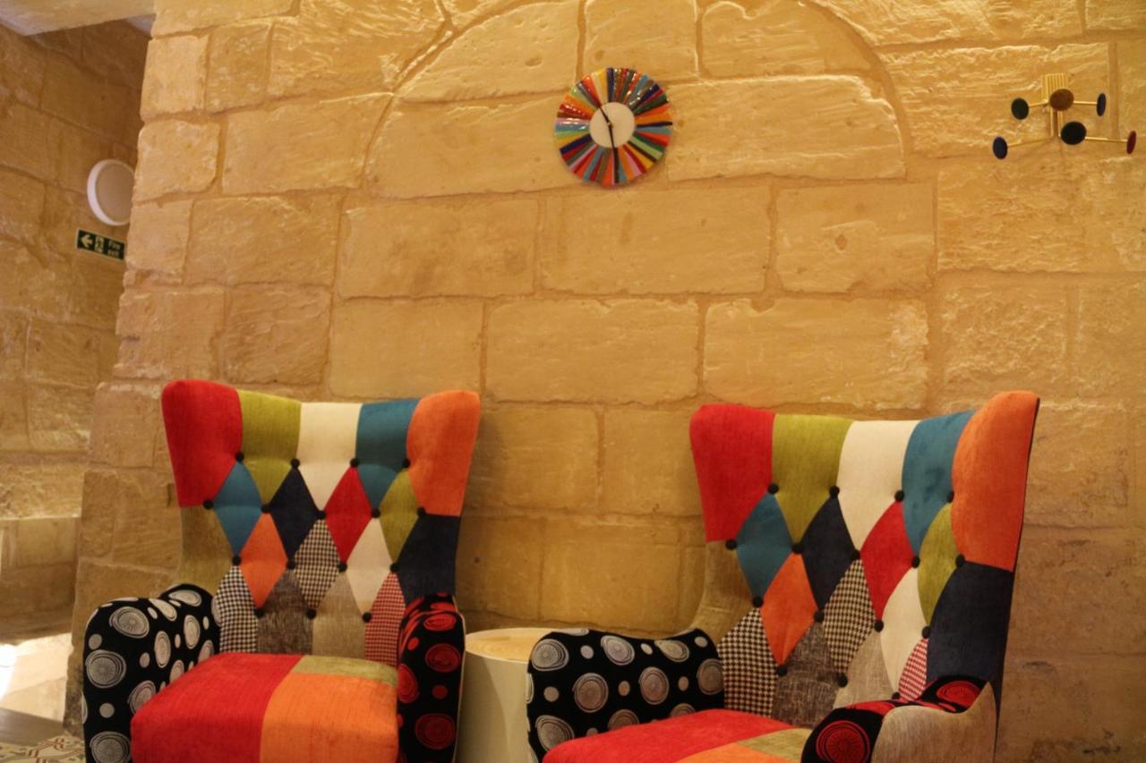 Ferienwohnung Malta'S Naughtiest Cabaret Floriana Exterior foto