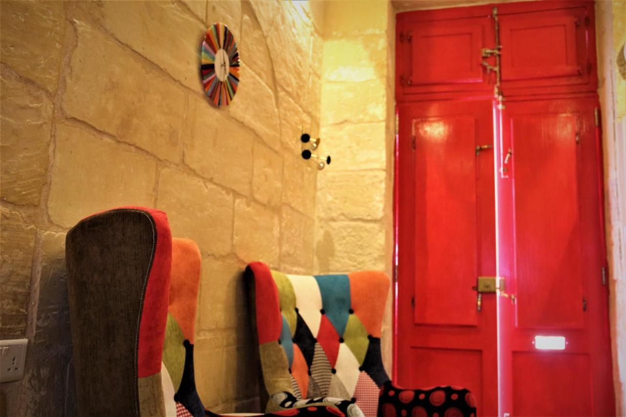 Ferienwohnung Malta'S Naughtiest Cabaret Floriana Exterior foto