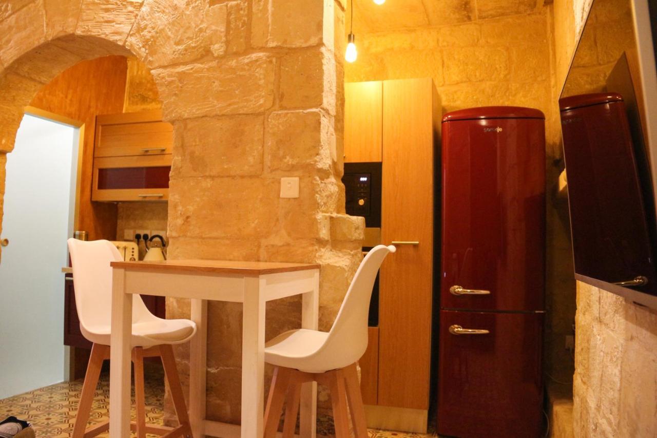 Ferienwohnung Malta'S Naughtiest Cabaret Floriana Exterior foto