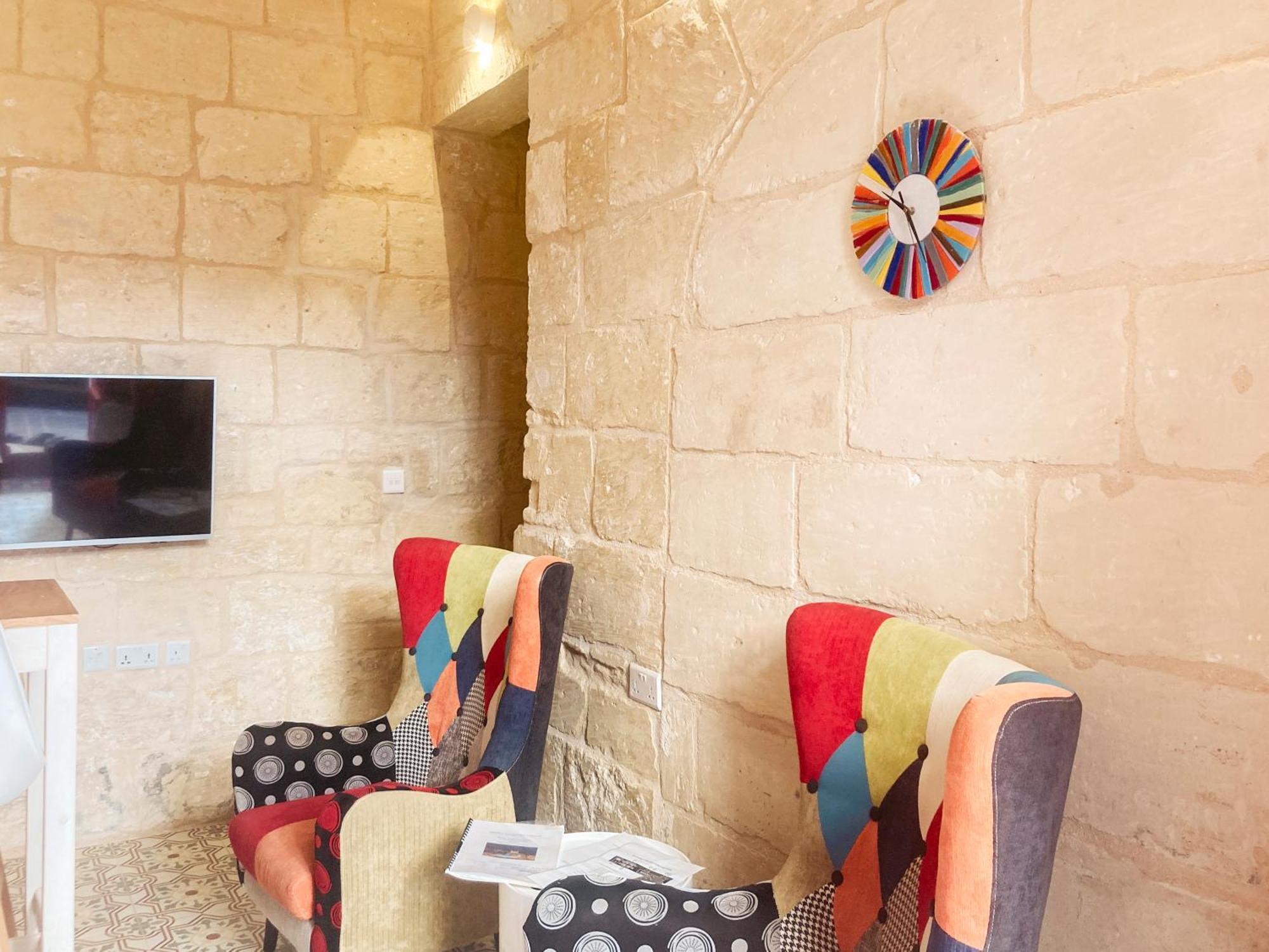 Ferienwohnung Malta'S Naughtiest Cabaret Floriana Exterior foto