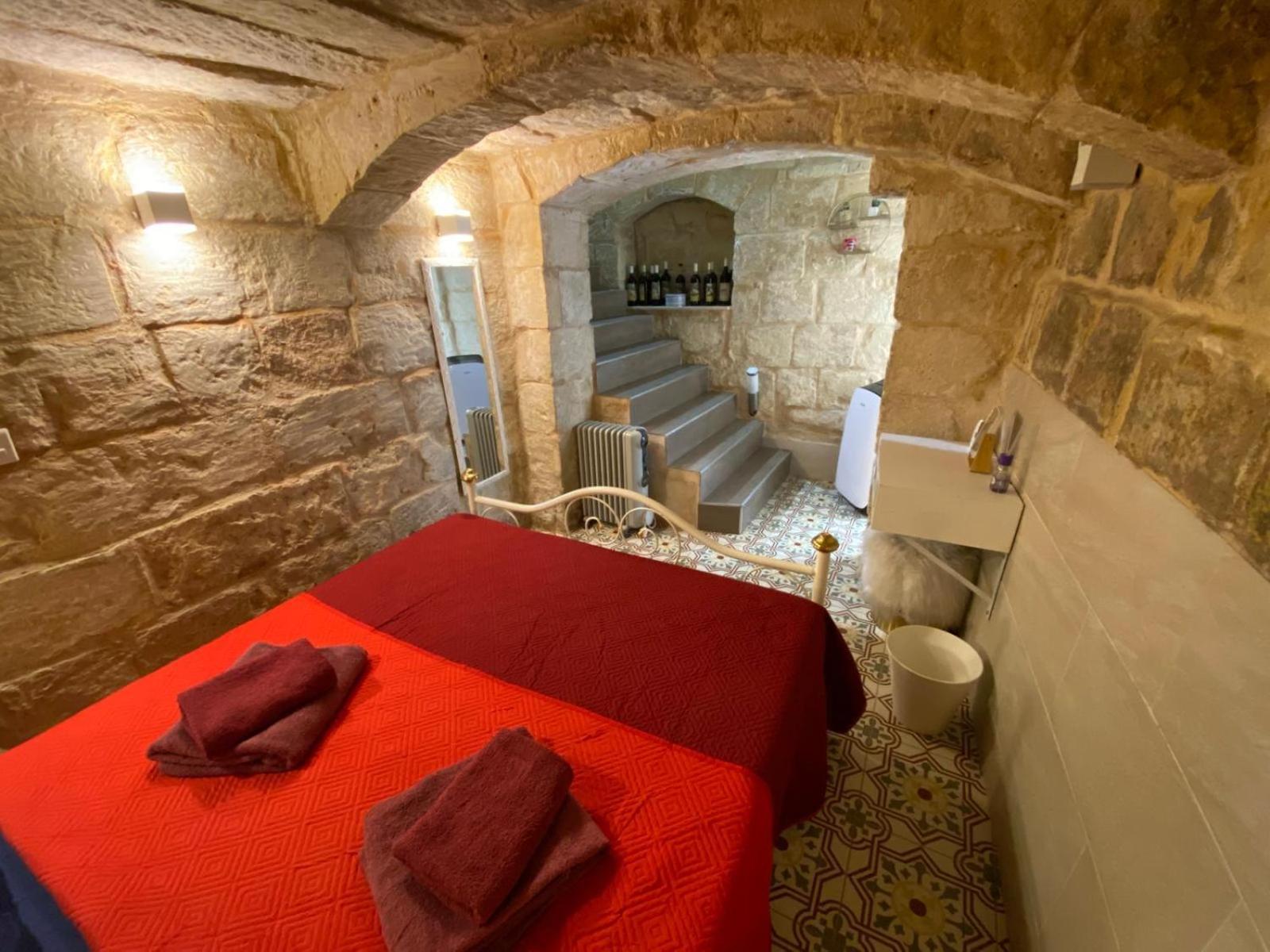 Ferienwohnung Malta'S Naughtiest Cabaret Floriana Exterior foto
